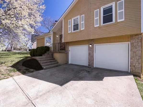 11605 Oakmont St, Overland Park, KS 66210