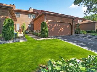 34 Hunt Ct, Jericho, NY