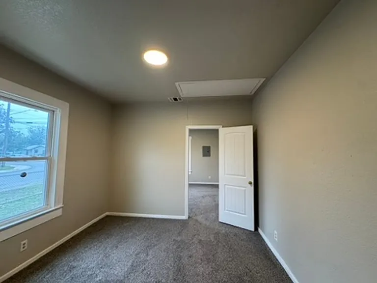 420 Clark Ave — Photo 12