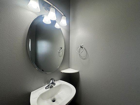 4th image of 2901 SE 10th St Unit 1005