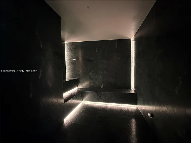 1400 Biscayne Blvd #1807 — Photo 18