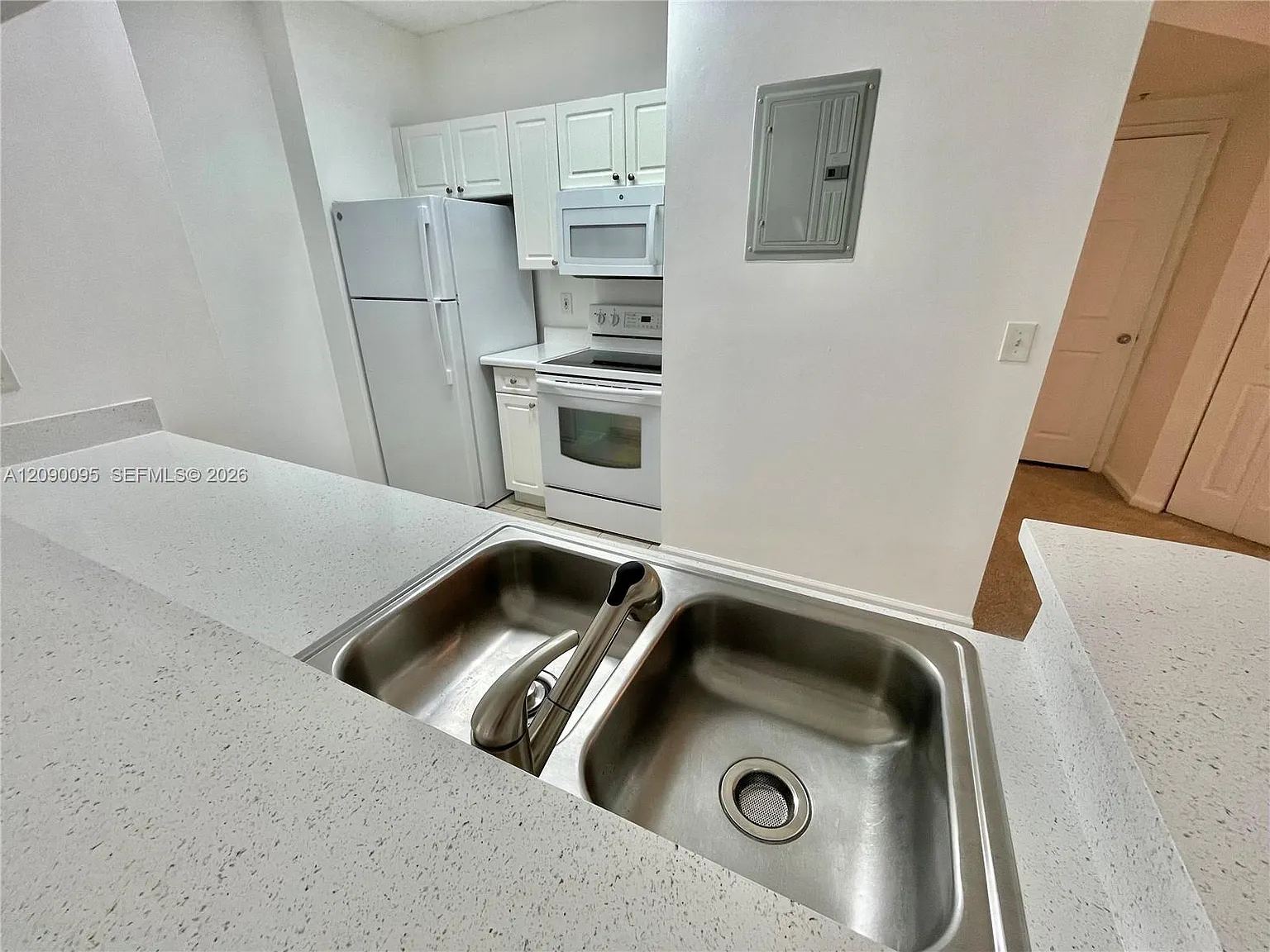 Porto Bellagio Condo — Photo 4