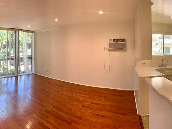 4th image of 2714 W Clark Ave APT A