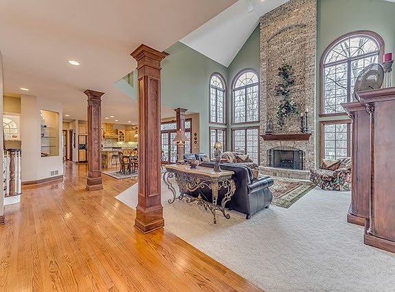 3rd image of 3202 Greenwood Ln