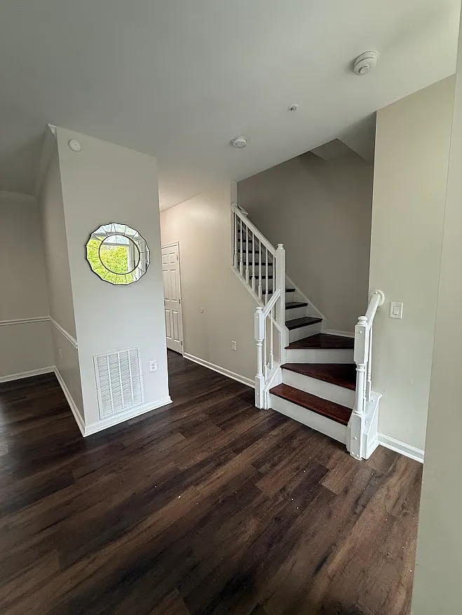 4 bed, 2052 sqft, $3,200 — Photo 2