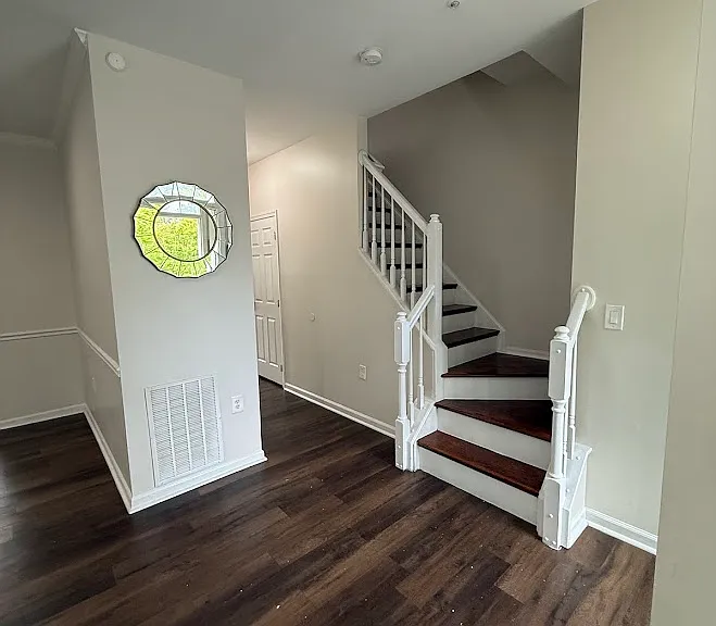 2524 Ayr Ct — Photo 2
