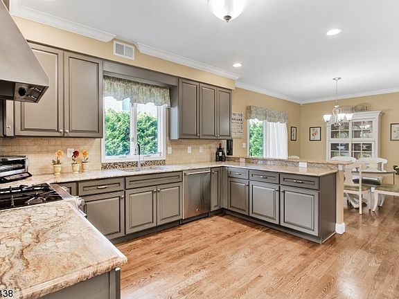 4th image of 6 Ivy Ct