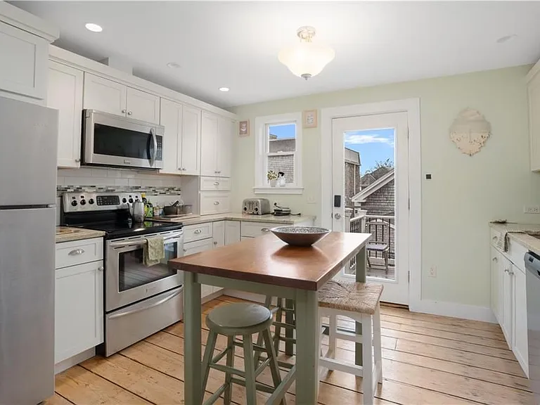 23 Holland St #2 — Photo 6
