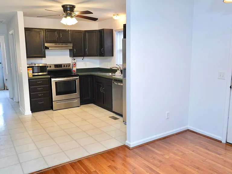 2427 Lindsay Rd — Photo 3