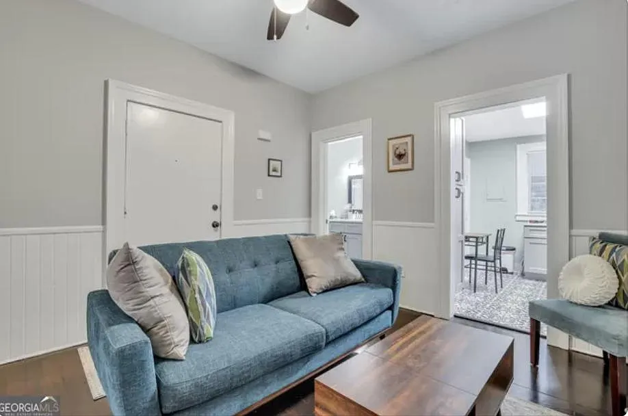 1 bed, 700 sqft, $1,900 — Photo 2