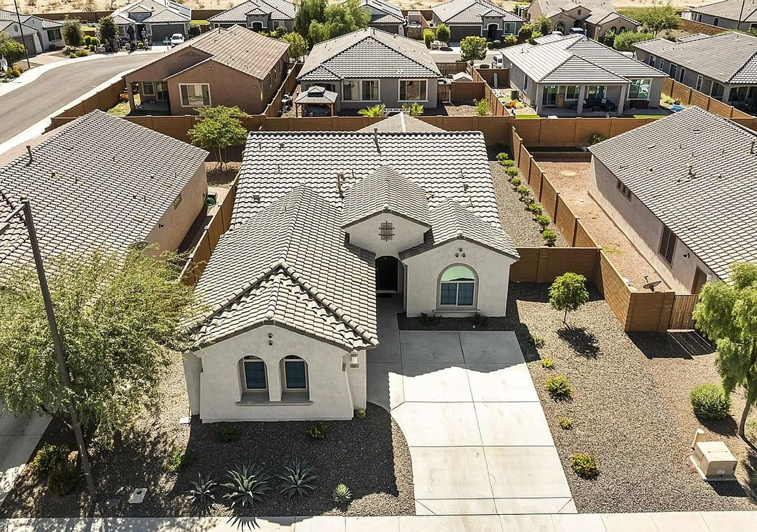 Charming 3BR House in Buckeye — Photo 1