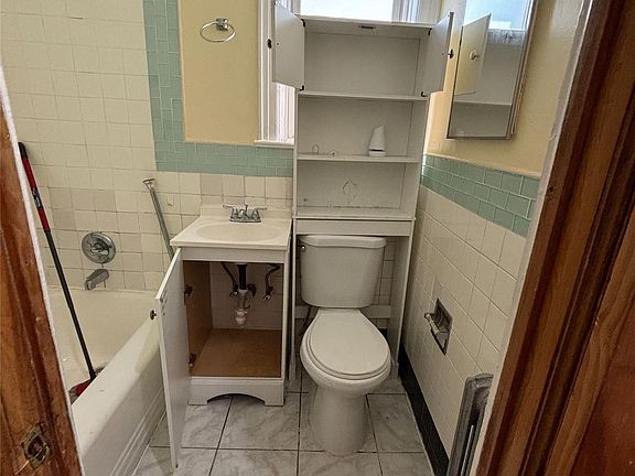 5th image of 204-16 109th Ave Floor 1