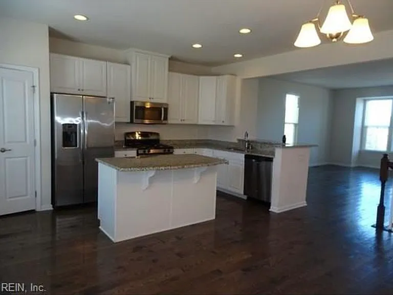 4008 Luminary Dr — Photo 4