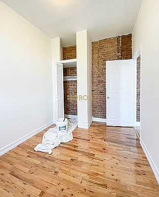 3rd image of 700 E 9th St #13A