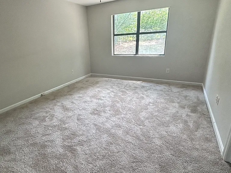 2718 Bennington Dr — Photo 5