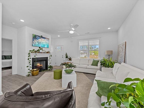 5th image of 469 Olde Place Dr