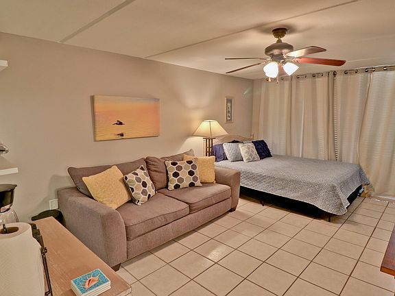 5th image of 110 E Pompano St #209