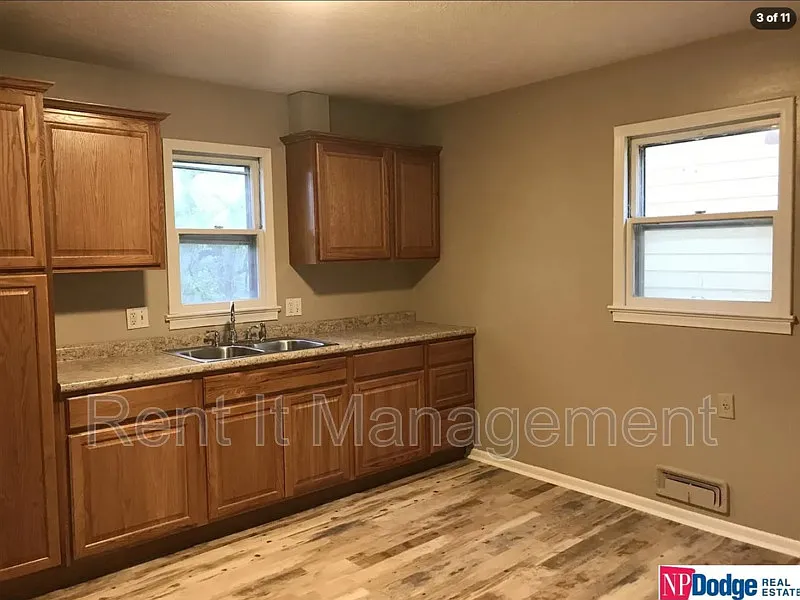 4 bed, 2.0 bath, 1140 sqft, $1,800 — Photo 3