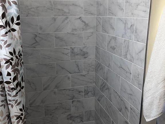5th image of 217 N Franklin St APT 3