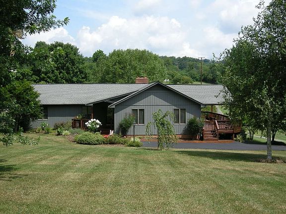2nd image of 470 Lakeview Dr