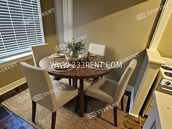 4th image of 532 Gladstone Blvd #34