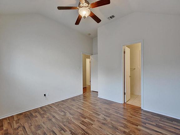 3rd image of 1618 Parkfield Cir