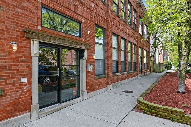 1st image of 1111 W Cornelia Ave APT 111