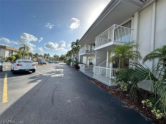 2nd image of 1830 Maravilla Ave APT 106