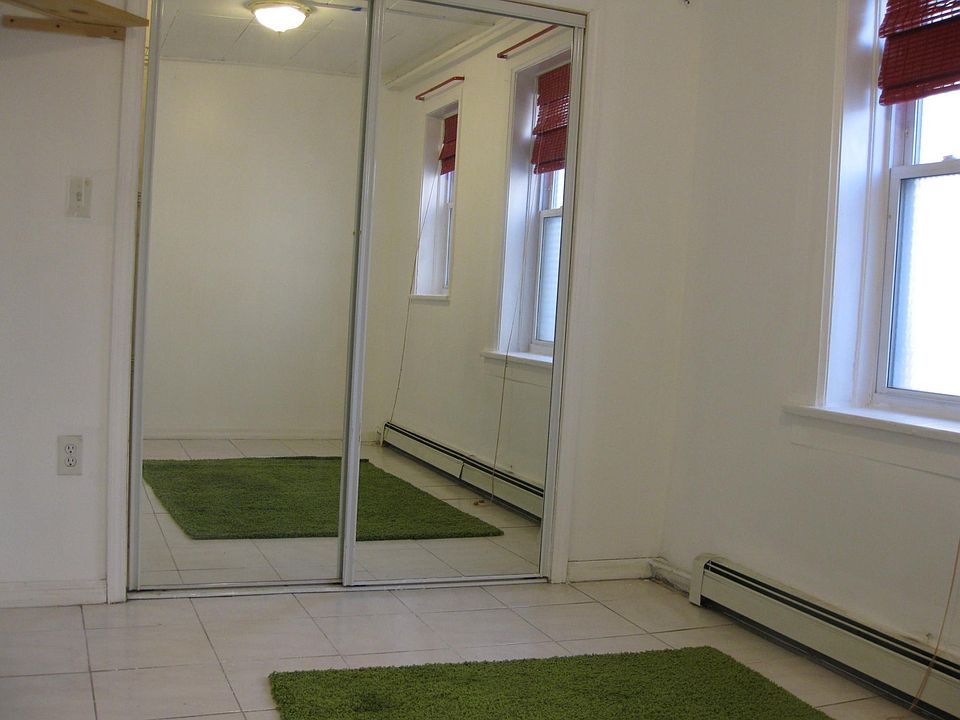 Bed Room Mirror closet