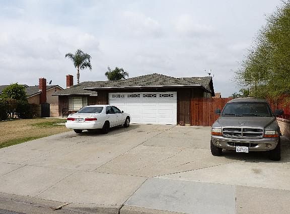 3rd image of 3459 Benton Ave