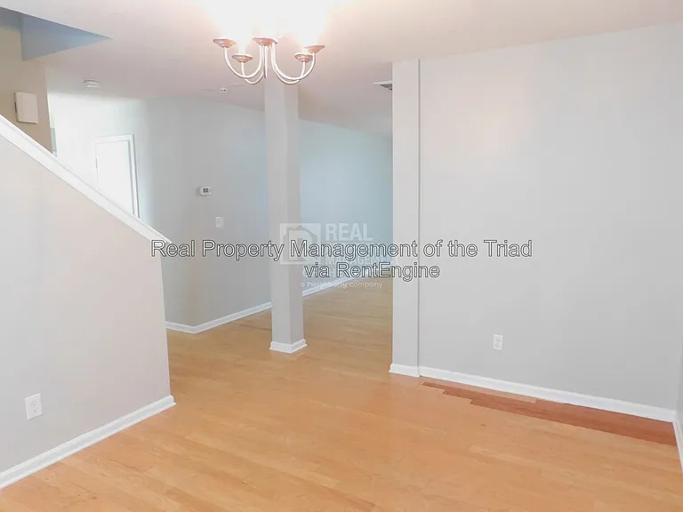 8 Rockport Ct — Photo 9