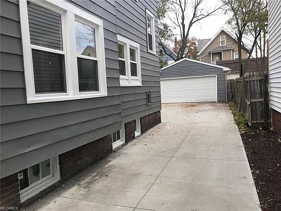 2nd image of 1437 Rosewood Ave #Upstairs