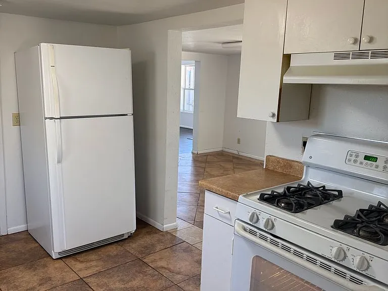 145 S Madison St — Photo 6