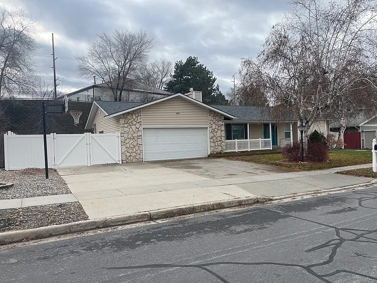 1442 E Sandy Hills Dr — Photo 1