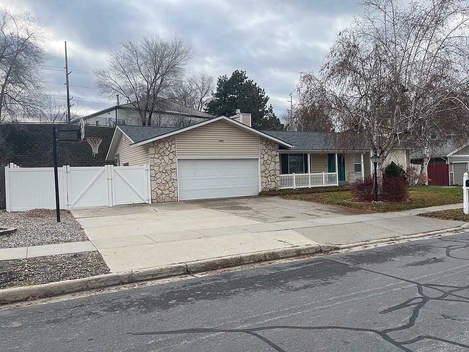 1st image of 1442 E Sandy Hills Dr