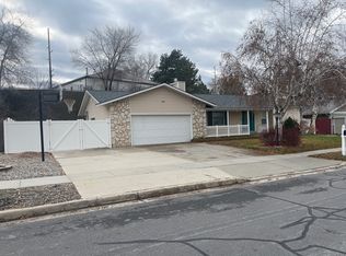 1442 E Sandy Hills Dr, Sandy, UT 84093