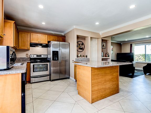 4th image of 2911 Bradford Pl #91