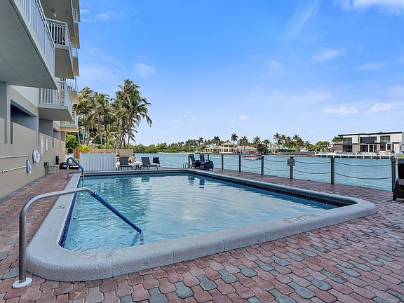 2nd image of 2611 N Riverside Drive #604