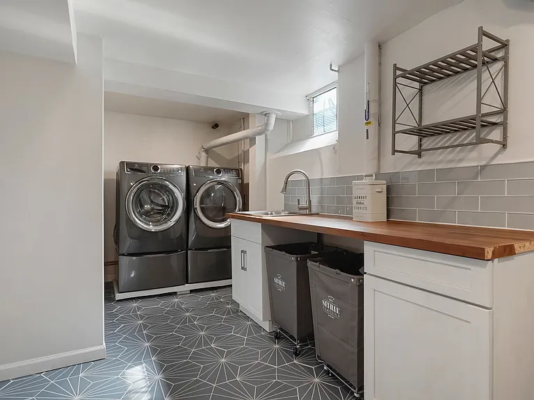 2875 Hudson St — Photo 21