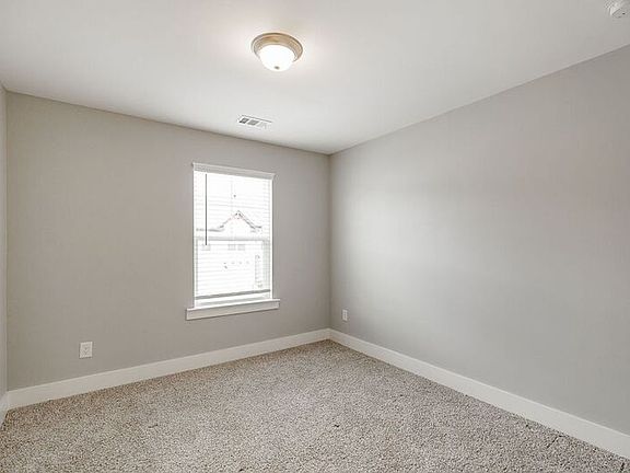 3rd image of 38 Auburn Woods Dr