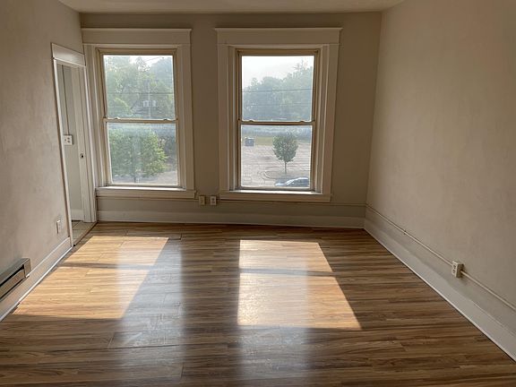 4th image of 1336 Portage St #31
