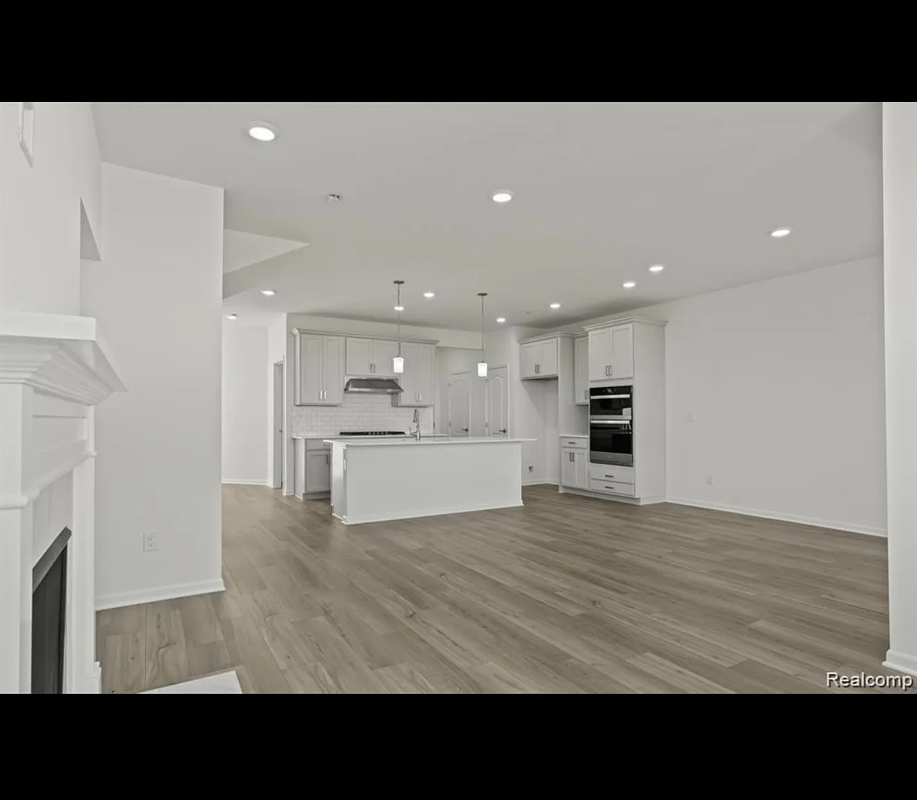 3 bed, 2.5 bath, 2083 sqft, $3,200 — Photo 3