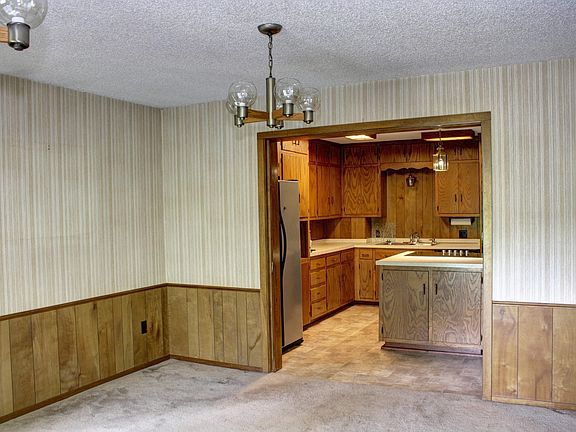 4th image of 399 River Dr