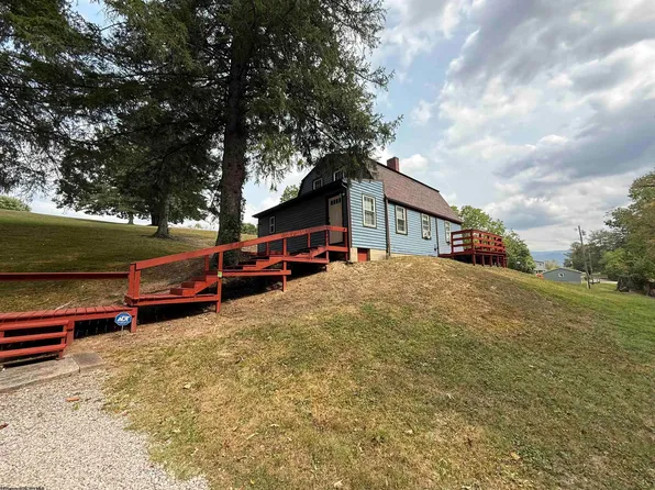 262 Eakin Ave, Valley Bend, WV 26293