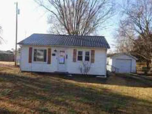918 E Locust St, Bolivar, MO 65613