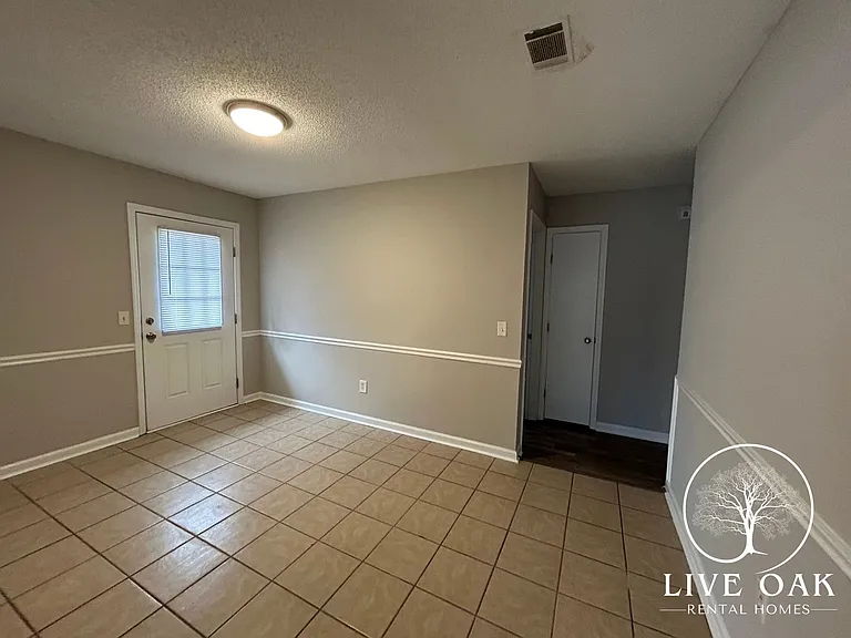 904 Willowbrook Dr — Photo 10