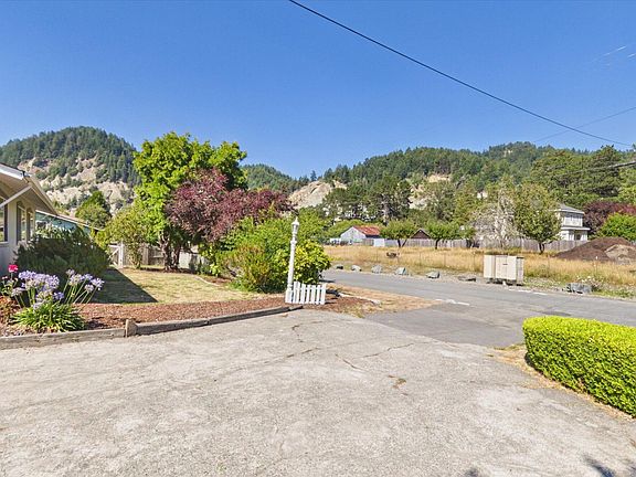4th image of 725 Walnut Dr
