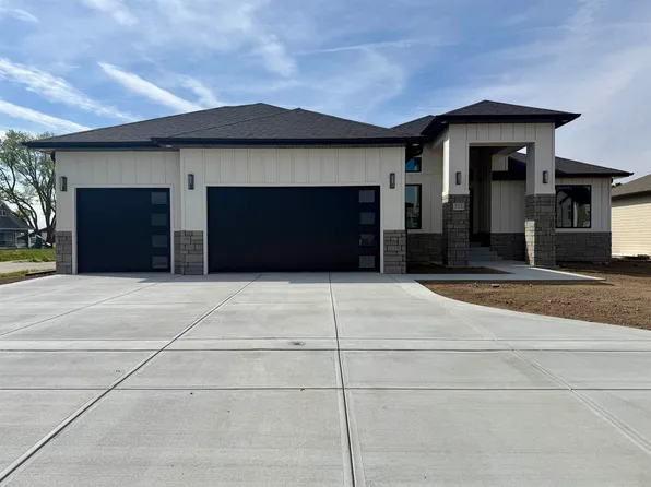 612 E 23rd St, Hastings, NE 68901