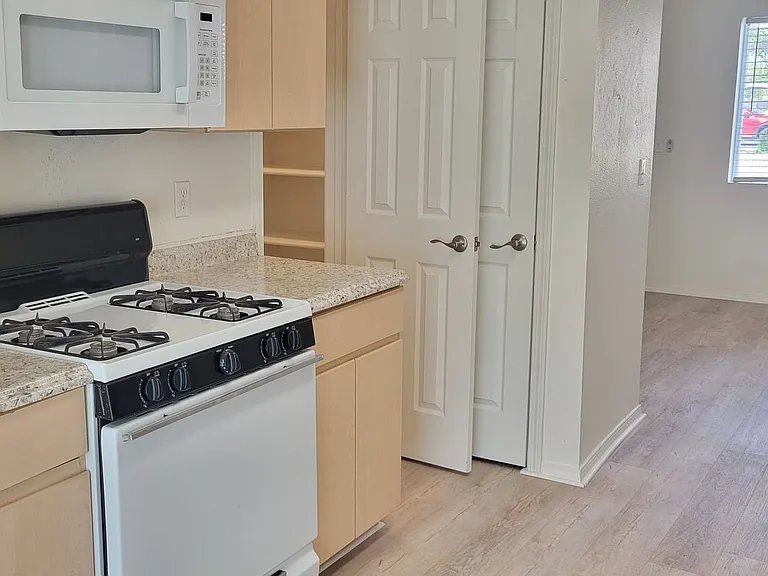 3205 N Main St — Photo 2
