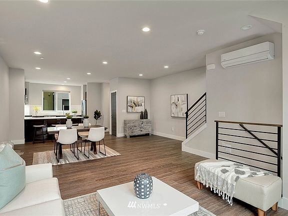 2nd image of 520 Fremont Walk SE